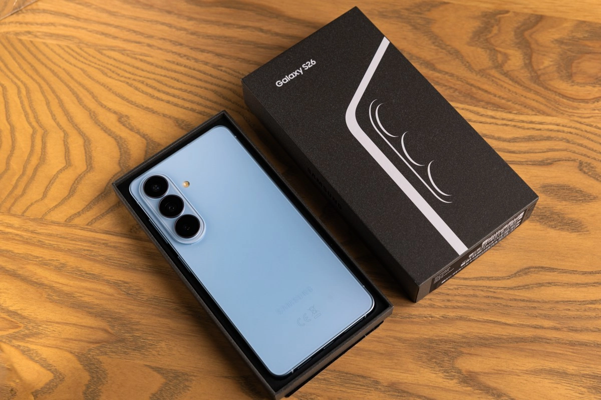 The key element you should check before renewing your phone and it is not the camera