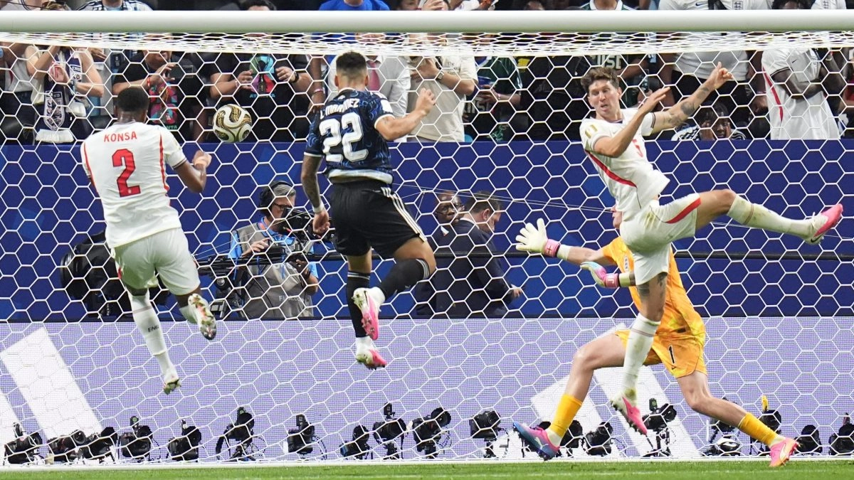 Argentina for the twotime championship after epic comeback against England