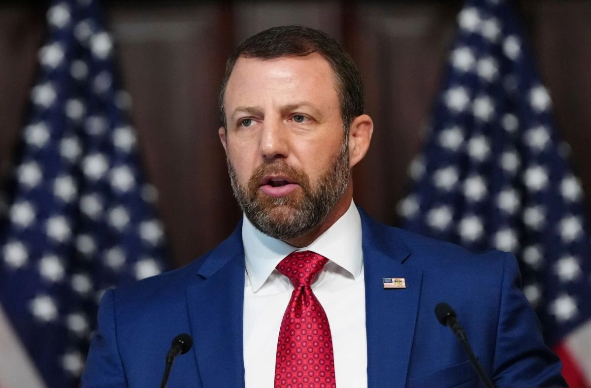 Mullin avoids responding to immigrant deaths and announces more ICE surveillance on the streets