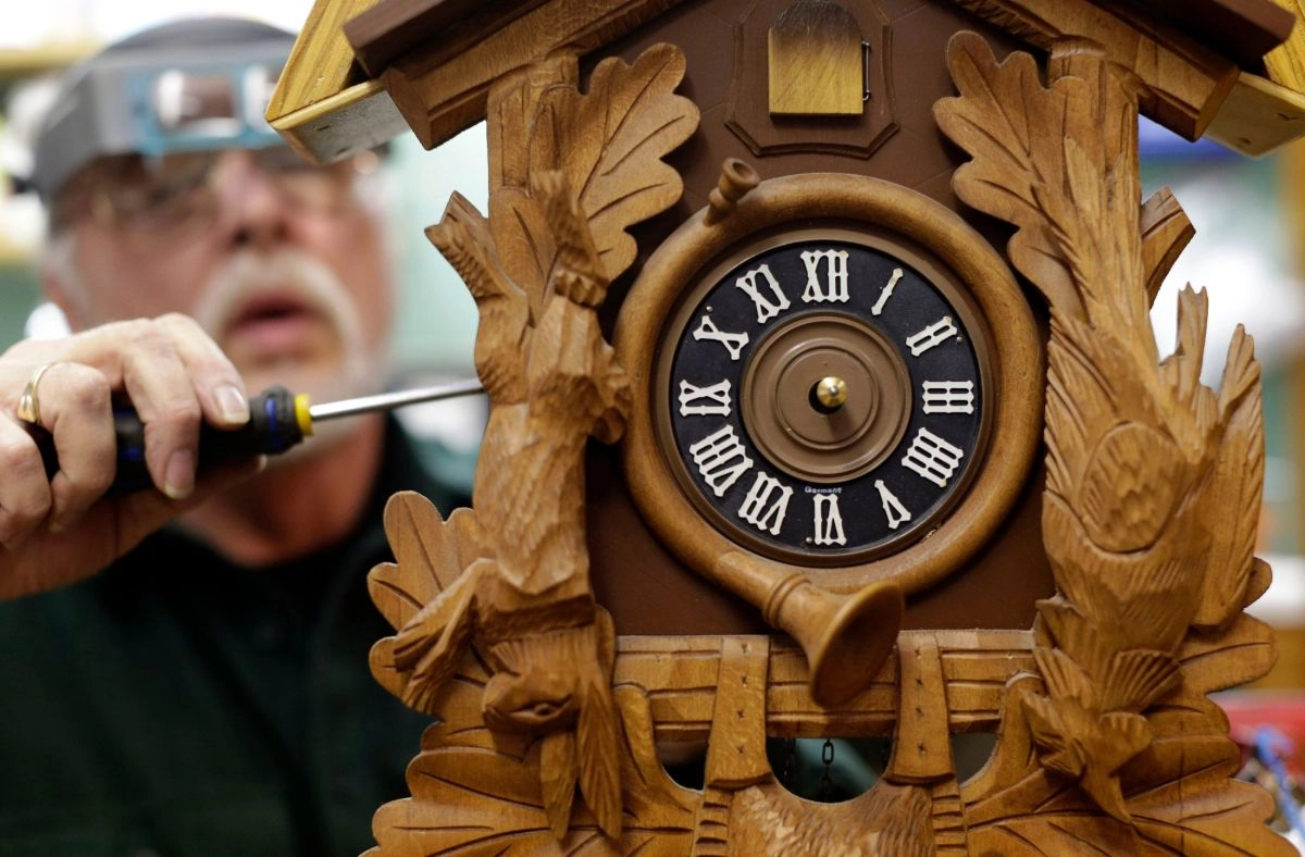 Permanent daylight saving time advantages and risks of eliminating the time change