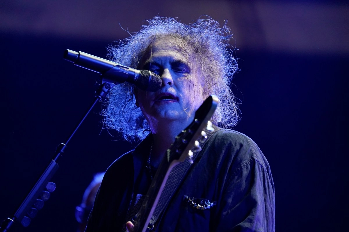 Robert Smith harshly criticizes the World Cup final halftime show
