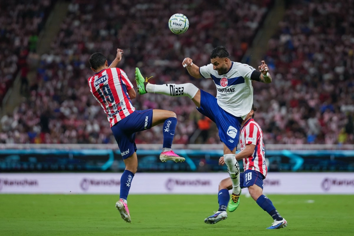 Chivas nightmare night Alexis Vegas controversial penalty and the red card that ruined Militos debut