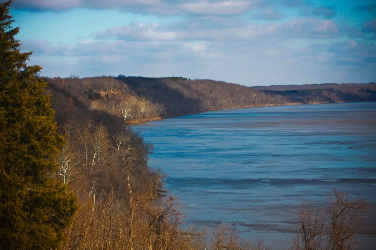 Five people die trying to rescue a swimmer in an Ohio river