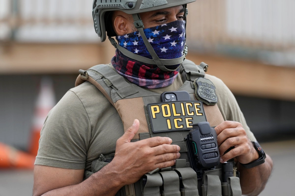 ICE arrests immigrants during raids in Los Angeles