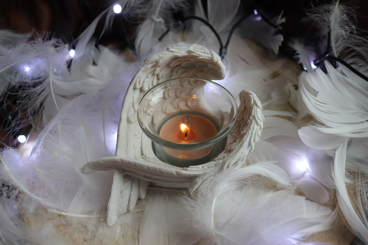 What is the archangel that helps you heal love sorrows: how to invoke him