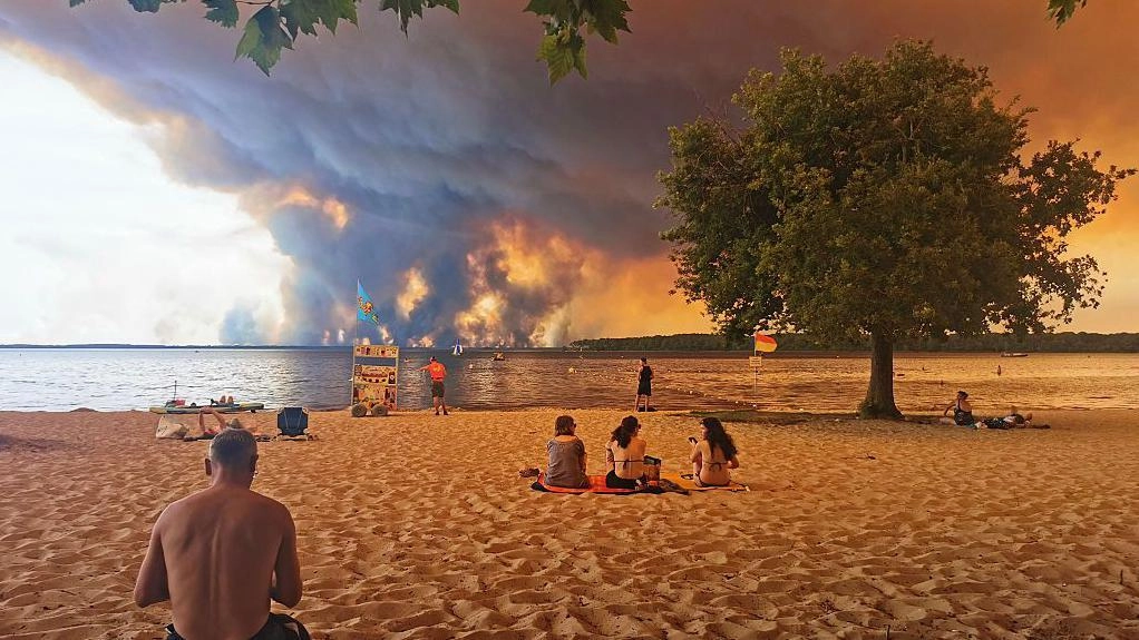 What is it and how is a fire cloud formed the dangerous phenomenon generated by the fires in France