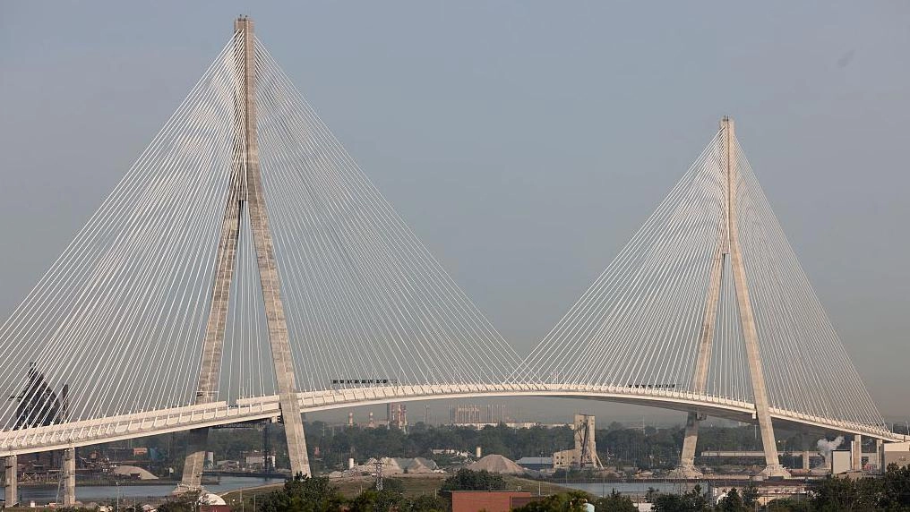 The new bridge that connects Canada with the US and became a symbol of the divisions between both countries