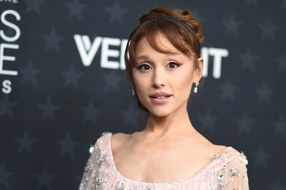 Ariana Grande sues hackers for leaking her songs
