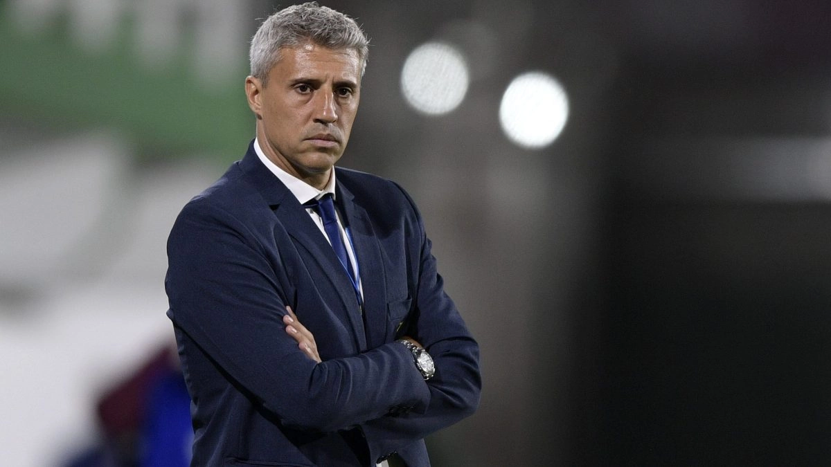Without visa, without registration and spying on locker rooms: The illegal scandal that stains Crespo's debut