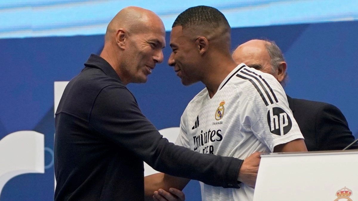 Kylian Mbappé celebrates the arrival of Zinedine Zidane to France with a significant message