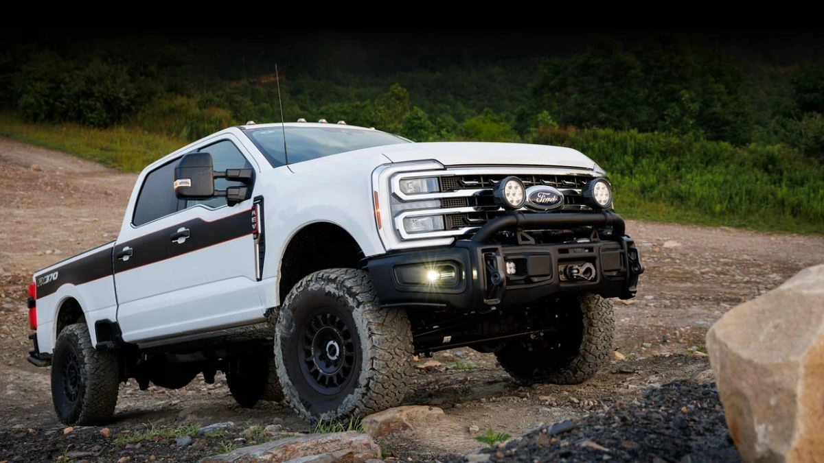 Ford Super Duty debuts an AEV offroad preparation