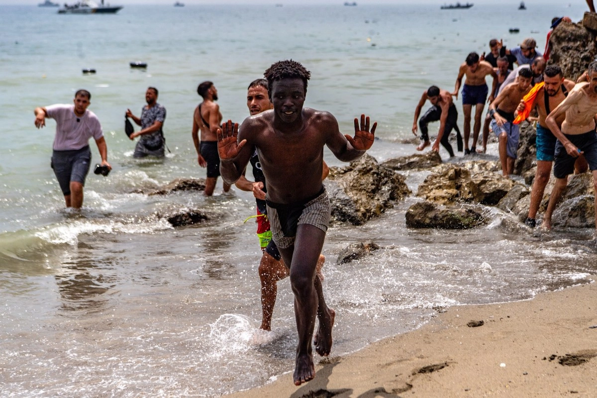 Ceuta asks for urgent help after receiving 1,500 migrants in a week