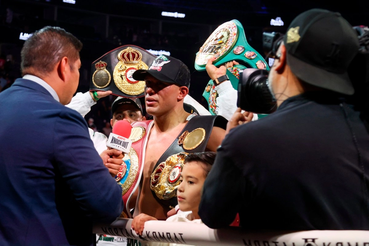 David Benavdez would have an agreement to unify titles against Mikaelian