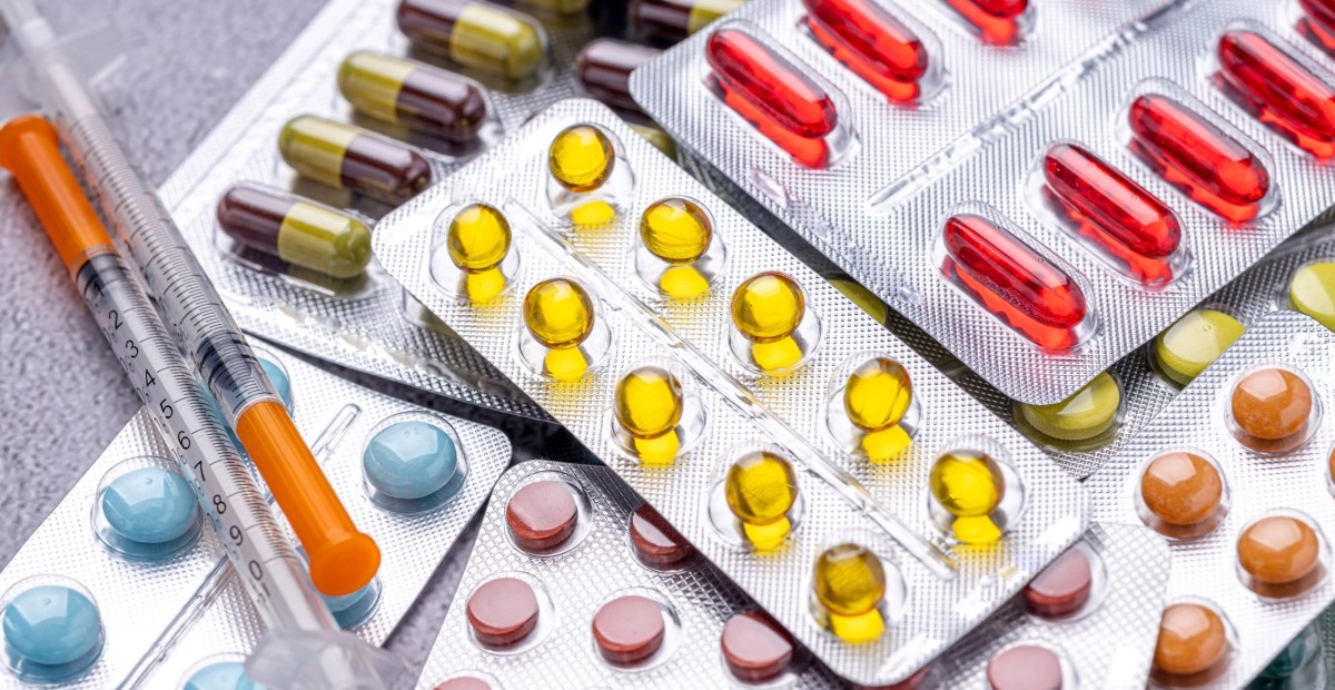 Careful! Older adults who take 5 or more prescription medications have a higher risk of death