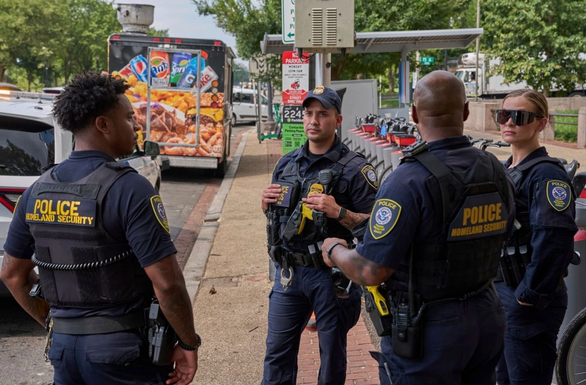 Facts of the week in immigration: fear, raids and doubts about ICE grow