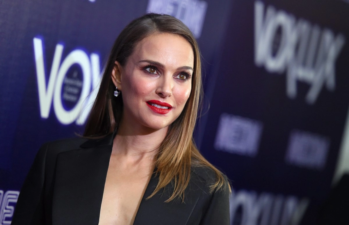 Natalie Portman shows off her baby bump in a photo on Instagram