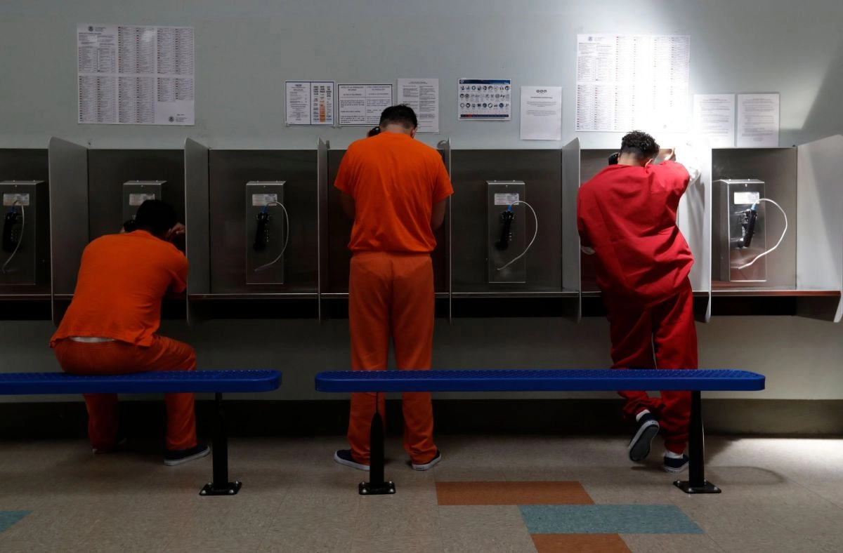 California requires transparency in 911 calls from ICE detention centers