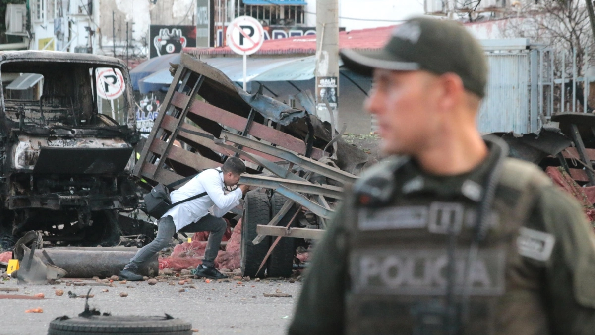 A car bomb exploded near a police station in Colombia, leaving several injured