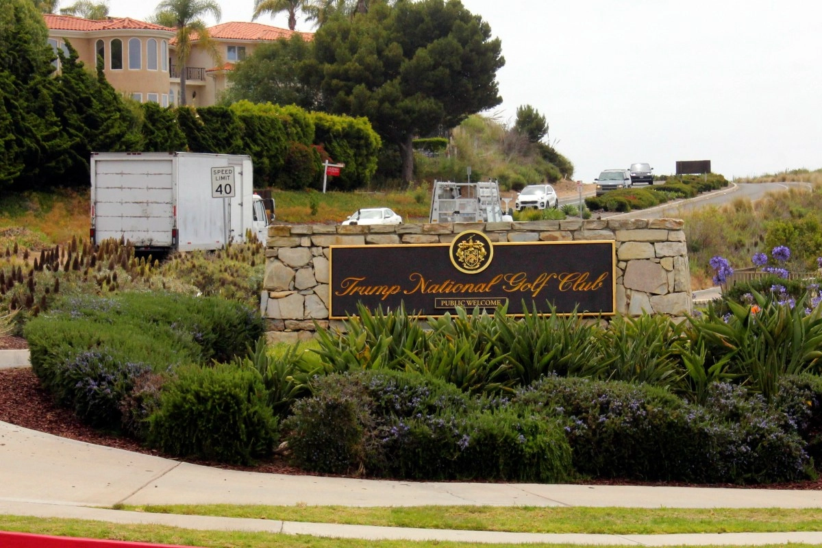 Gunman arrested near Trump golf club ahead of California visit