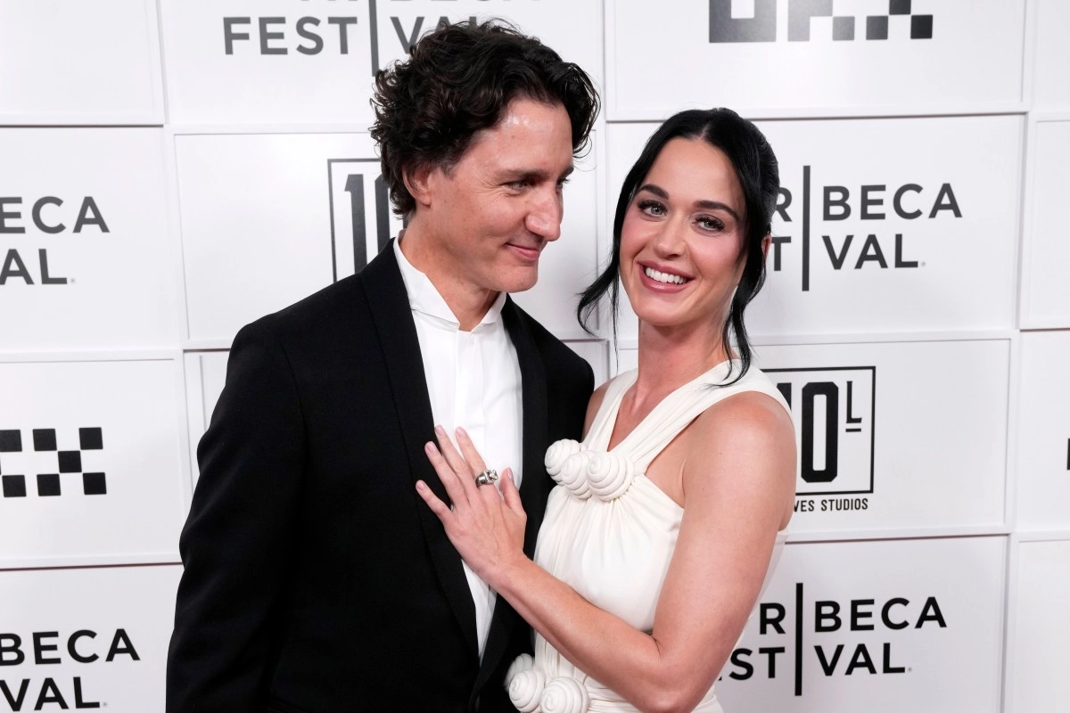 Katy Perry and Justin Trudeau captured on a romantic getaway to the beaches of Saint-Tropez