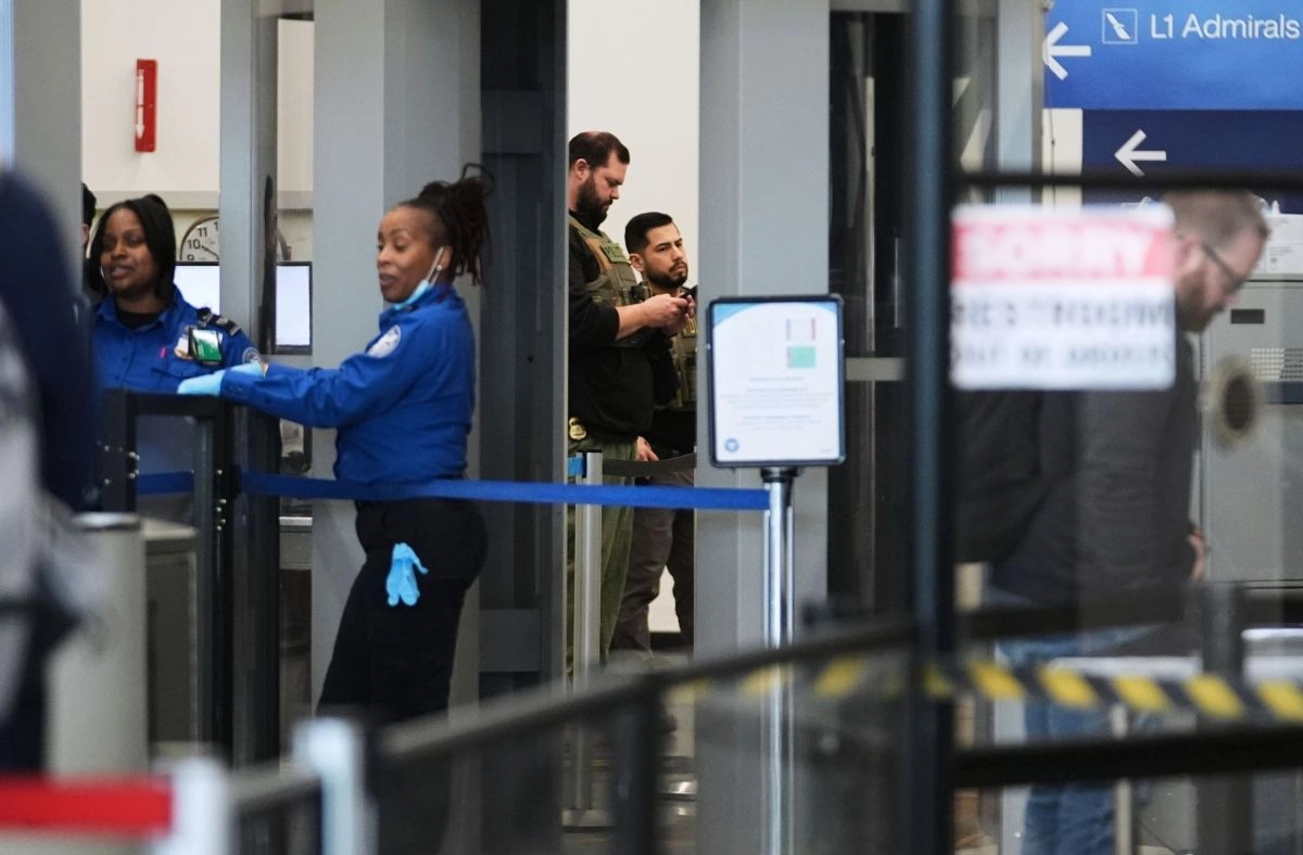 ICE makes up to 36 arrests daily and airlines stop operations at airports