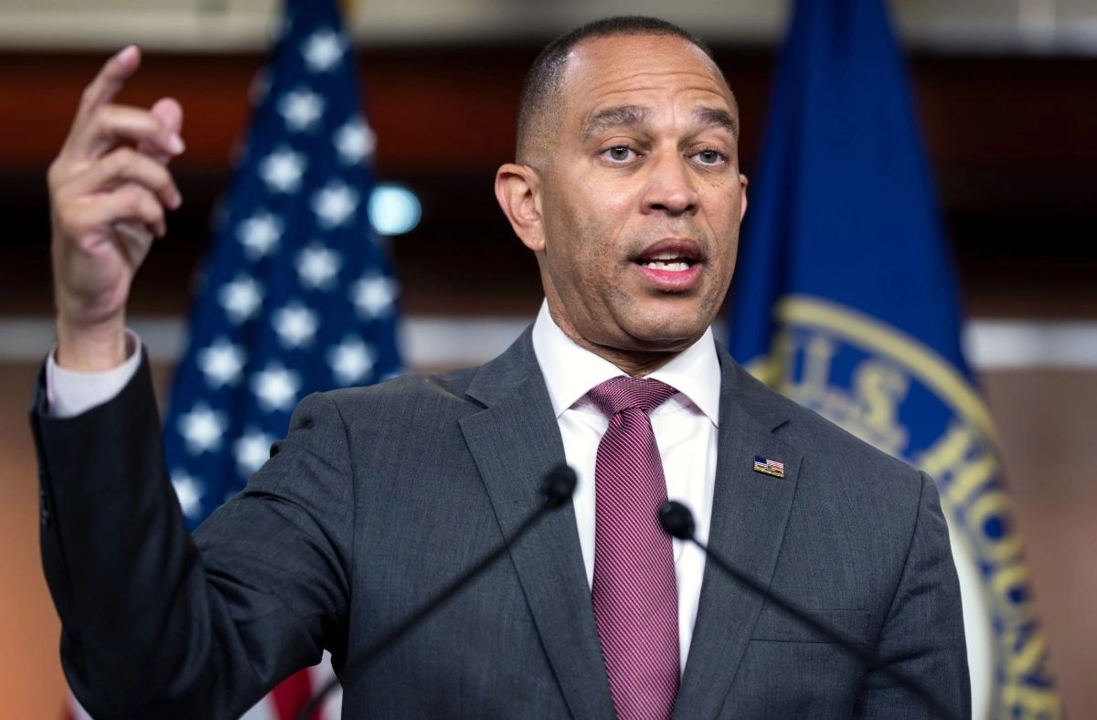 Trump says he could get along with Hakeem Jeffries if Democrats take back the House