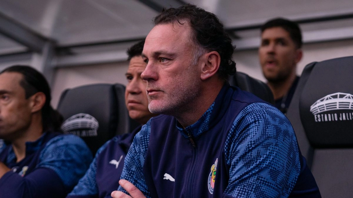 The pressure hits the Sacred Flock: Milito thunders against critics and former technicians and Chivas players