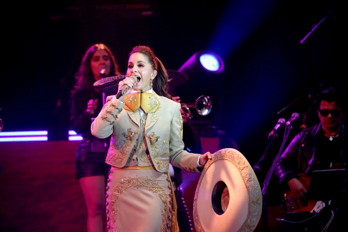 Lucero explains why he does not want to do a duet with his daughter Lucerito Mijares