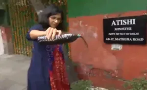 AAP MP Swati Maliwal Highlights Water Quality Crisis in Delhi with Dramatic Protest