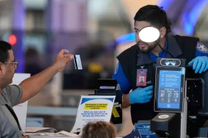 The key documents that every migrant must carry after a trip outside the United States