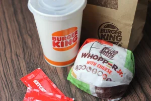 Free hamburgers! Burger King activates a promo for July: the details