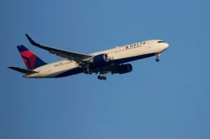 Emergency landing of Delta plane in Los Angeles