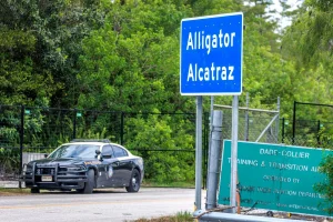 Mexican father asks for voluntary exit for his two children detained in Alligator Alcatraz