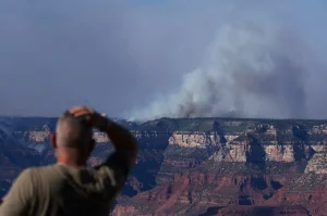Firefighter dies by emergency cardiac while fighting fire at the Grand Canyon