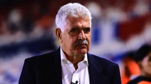 Ricardo Ferretti asks a Henry Martn that is forget the tri