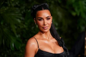 Kim Kardashian surprises with her peculiar look at the Academy Museum gala