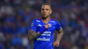 Cruz Azul continues shielding its squad and now extended Carlos Rodolfo Rotondi's contract