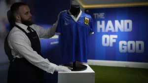 Historic Maradona T-shirt from Tepito to heaven for almost 10 million dollars