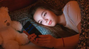 Time change: opportunity to readjust adolescent sleep hours