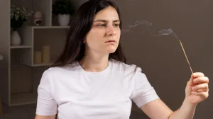 The meaning of lighting cinnamon incense for money