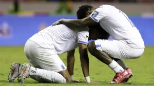 Reinaldo Rueda cannot hold back his tears after Honduras' elimination from the World Cup