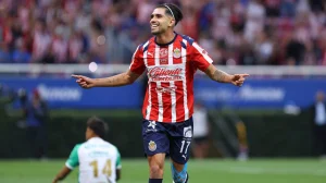 La 'Hormiga' Gonzalez with a brace and a brilliant backheel goal from Ricardo Marin, Chivas beat Santos Laguna