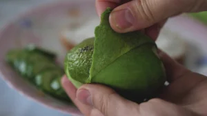 Avocado peels are a treasure: 3 homemade tricks to reuse them