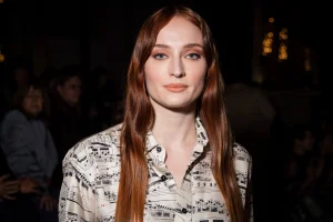 Sophie Turner suffers a minor injury on the set and the series “Tomb Raider” suspends filming