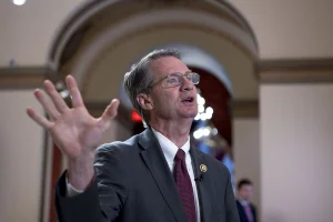 Republican Tim Burchett insists on blaming the government for hiding information about the UFO phenomenon