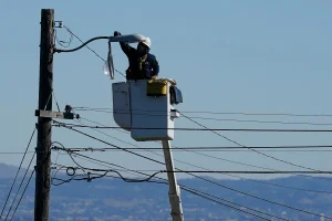 Los Angeles voters will decide on renovating 200,000 streetlights