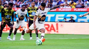 Pumas defeated Pachuca 2-0 and snatched the lead from Chivas, who drew 0-0 with Xolos