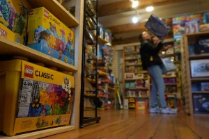 Mexican couple arrested for theft of LEGO products in Orange