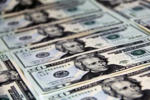 Find out what are the buying and selling prices of the US dollar today Monday May 4 in Mexico and the main countries