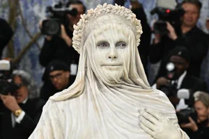 Heidi Klum dazzles at the Met Gala 2026 by becoming a living sculpture